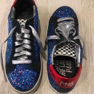 Brand new never worn amazing sneaker